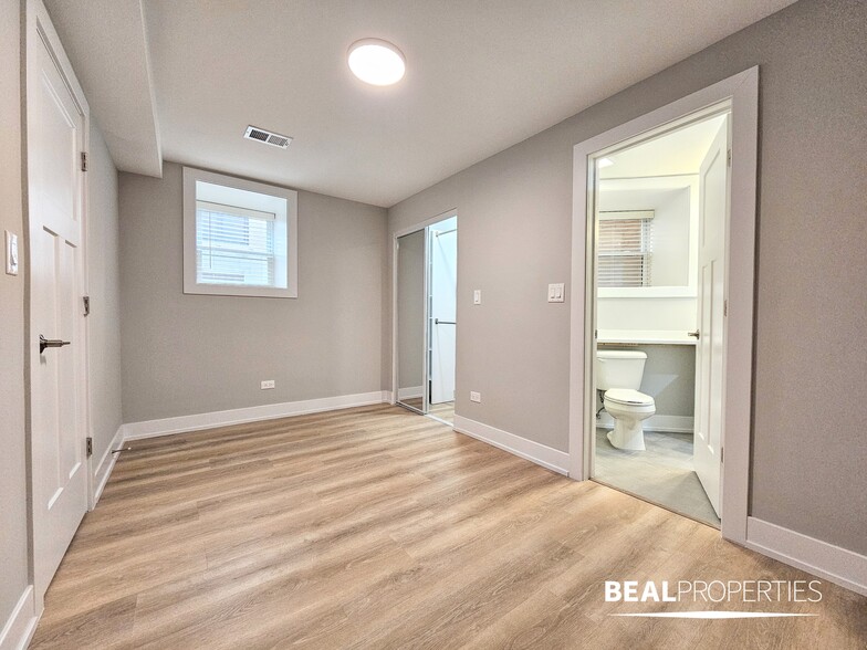 Building Photo - 428 W Belden Ave