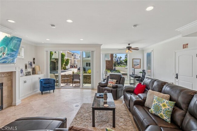 Building Photo - 6111 Seashore Dr