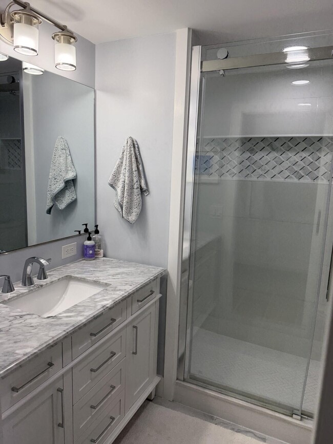 Building Photo - 1518 15th Ct