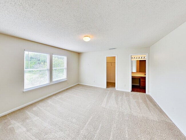 Building Photo - 2326 Collins Way