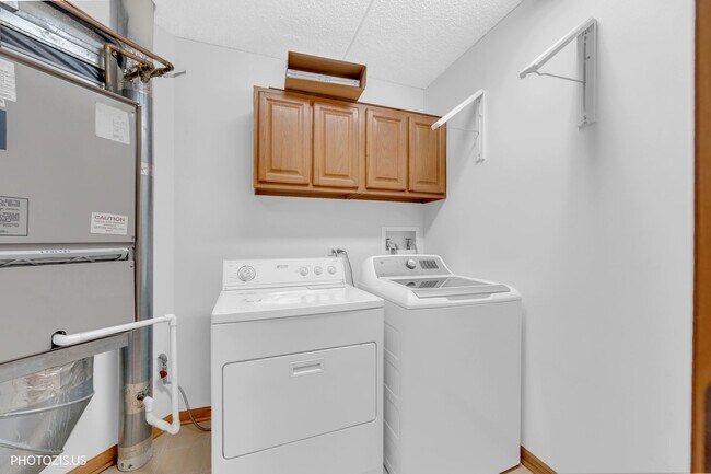 Building Photo - 5555 N Cumberland Ave