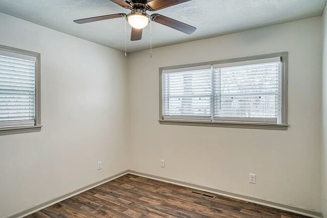 Building Photo - 2423 S 51st Ct