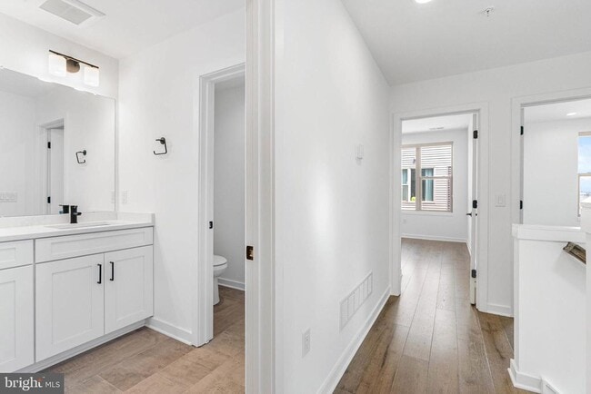 Building Photo - 3213 Birchview Walk