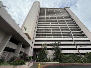 Building Photo - To register for the showing time below, note the 4 digit code: 5635 and click "APPLY NOW."(mobile...