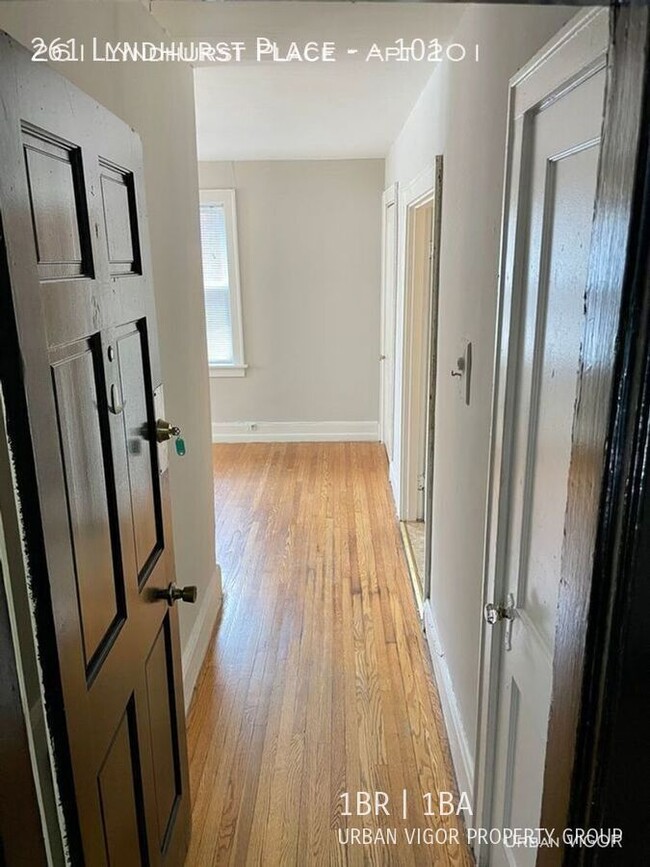Building Photo - 261 Lyndhurst Pl