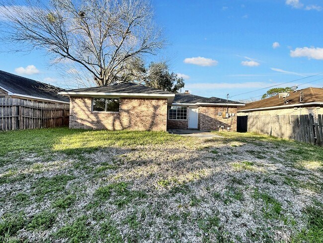 Building Photo - 3 br, 2 bath House - 1911 Bogatto St