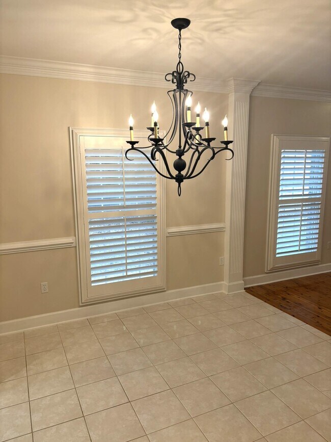Building Photo - 8970 Eagles Ridge Dr