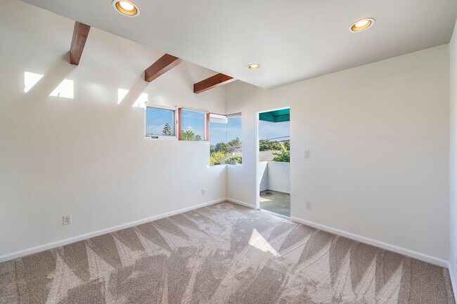 Building Photo - Warm & Inviting Manhattan Beach Rental Home!