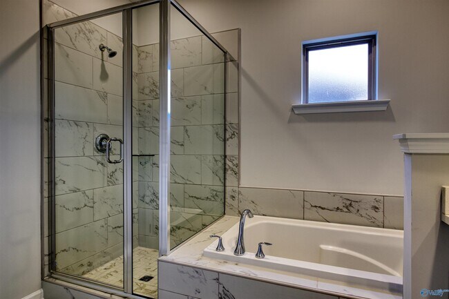 Building Photo - 12392 Whitcomb Cir