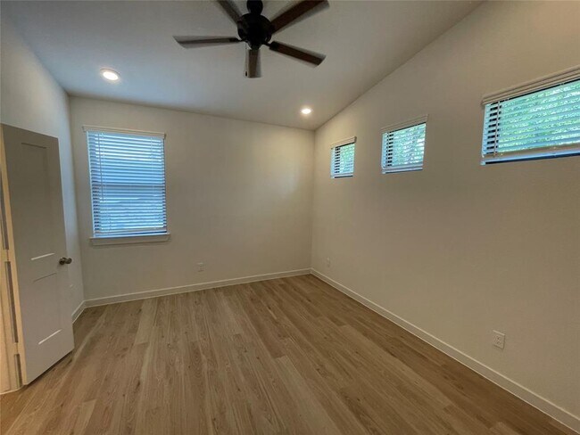 Building Photo - 2515 Appian Wy