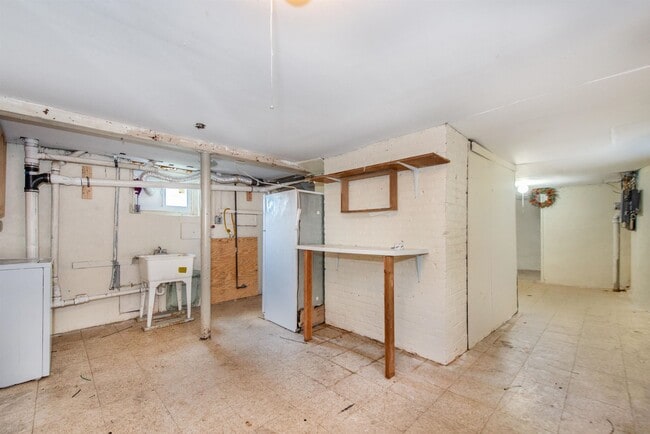 Building Photo - 151 Laurel Ave