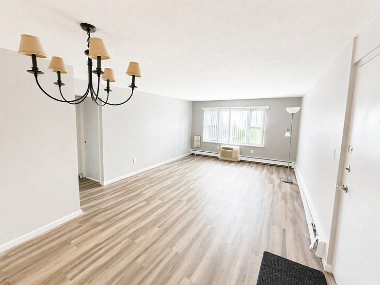 Building Photo - A1 Colonial Dr