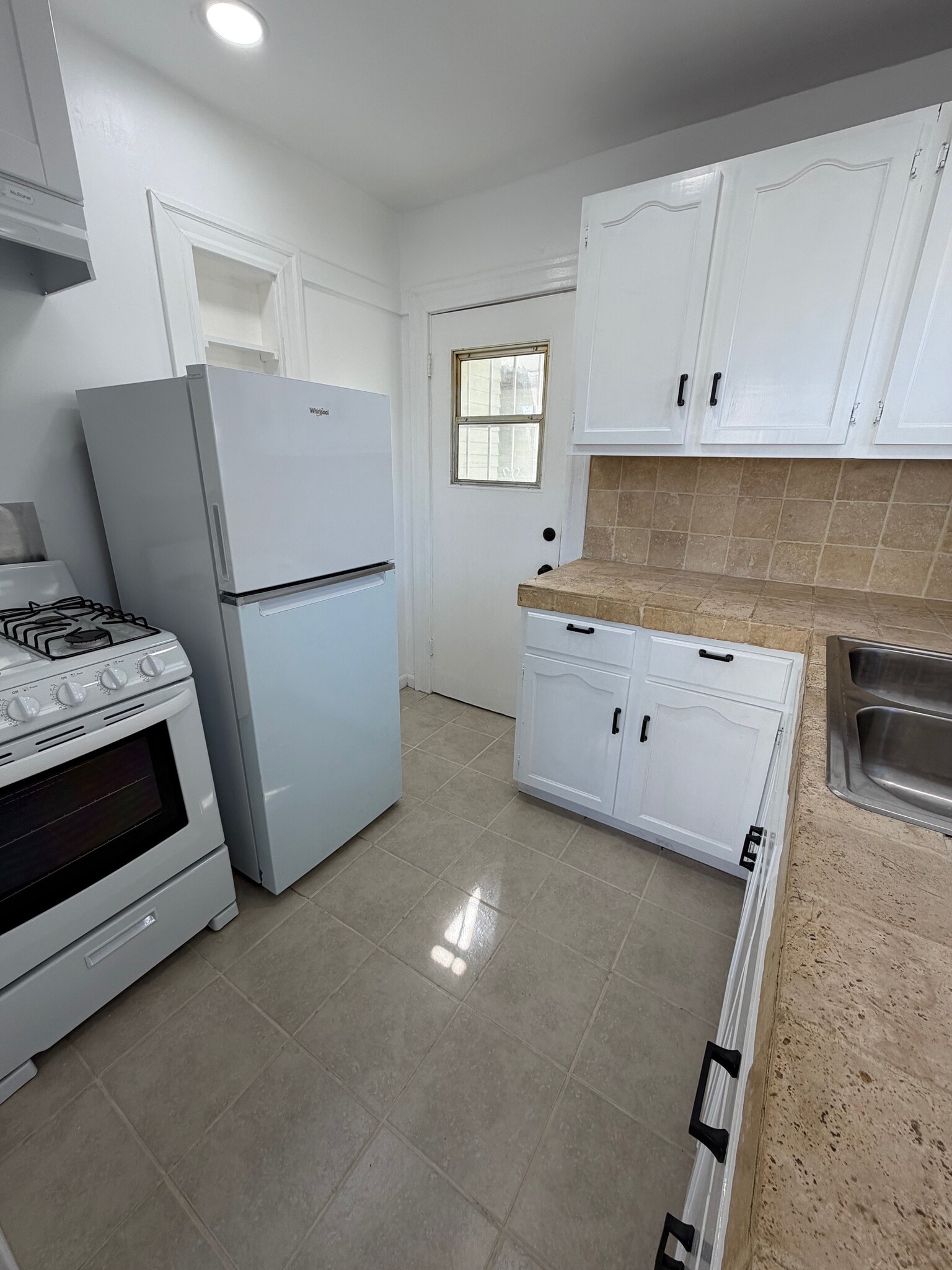 Building Photo - 617 W 17th St