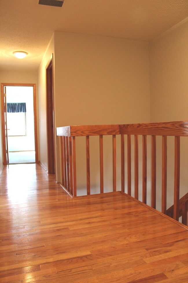 Building Photo - 393 Catbird Ln