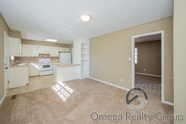 Building Photo - 504 Roselle Ln