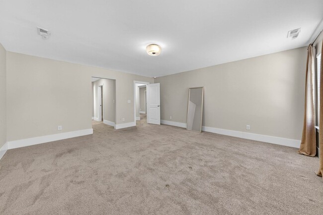 Building Photo - 1400 Addison Lk St