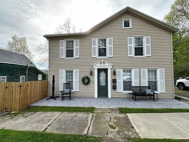 Primary Photo - 262 Washington St