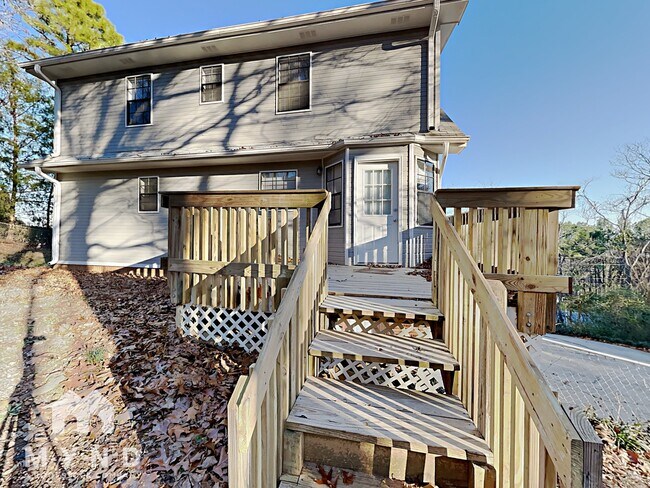 Building Photo - 629 Bennett Dr