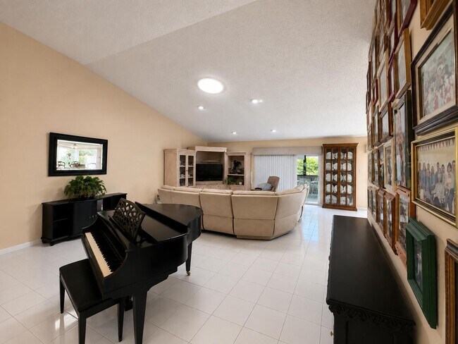 Building Photo - 7758 Cloverfield Cir
