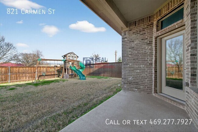 Building Photo - 821 Carmen St