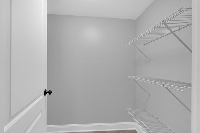 Building Photo - 534 Lawler Ave