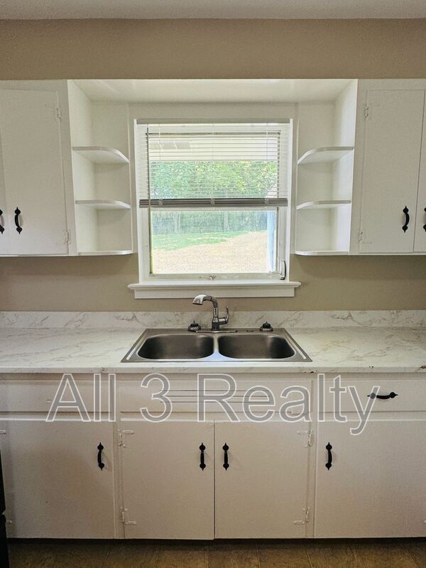 Building Photo - 544 Green Ridge Rd