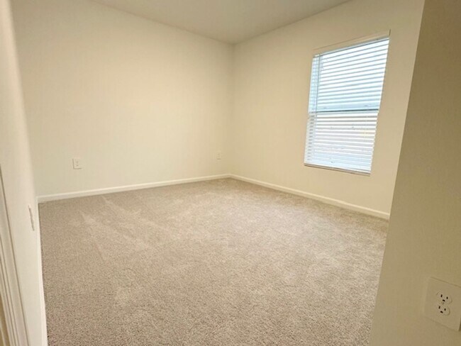 Building Photo - Home For Rent in Haines City with 4 Bedrooms and 2 Baths