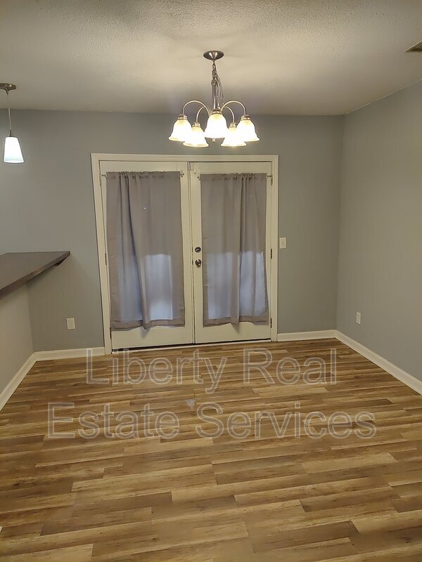 Building Photo - 3 Dogwood St