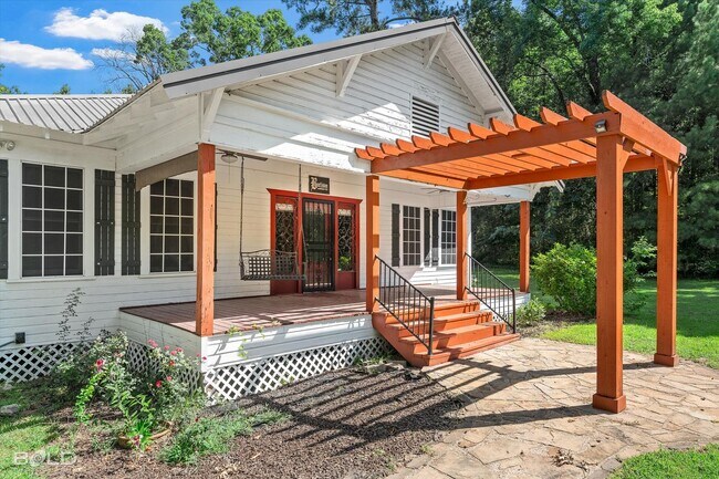 Building Photo - 3 Bedroom 2 Bathroom Home in Plain Dealing