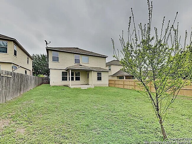 Building Photo - OPEN FLOOR PLAN  |  2 LIVING AREAS  |  4 B...