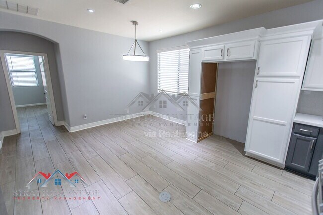 Building Photo - 3068 E Ravenswood Dr