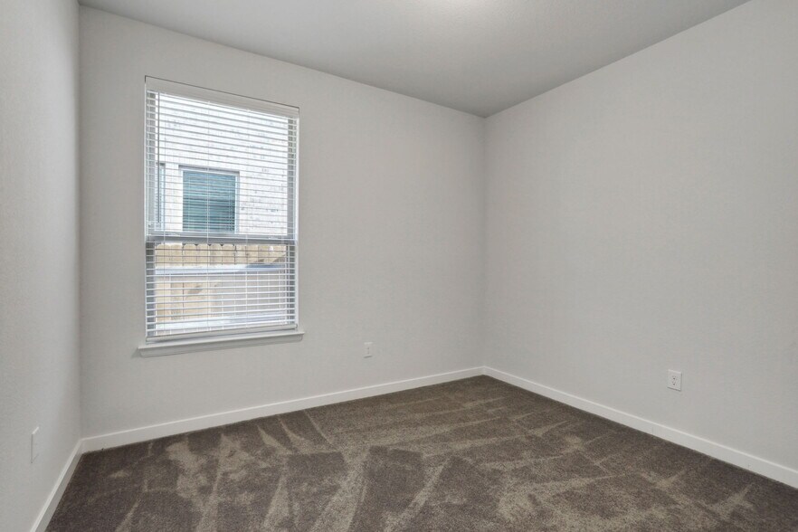 Building Photo - 4141 Presidio Ln