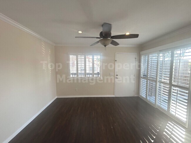 Building Photo - ***Updated 1 bed, 1 bath, 733 sqft Condo in the Heart of La Costa - Available 12/14***
