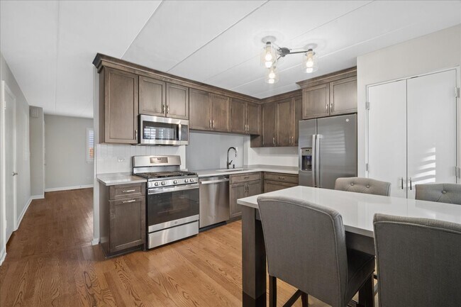 Building Photo - 319 Vine Ave