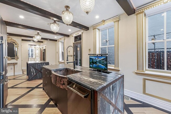 Building Photo - 810 Prince St