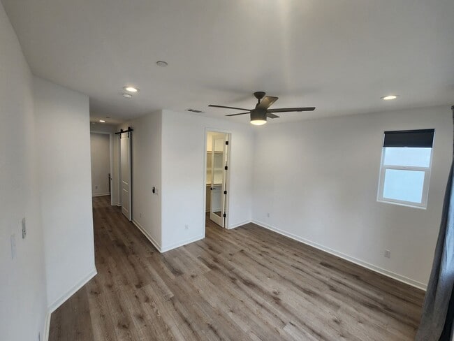 Building Photo - 3 bedroom 2.5 bath townhouse