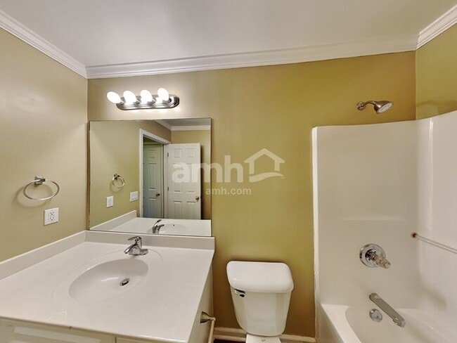 Building Photo - 100 Cross Cove Ct