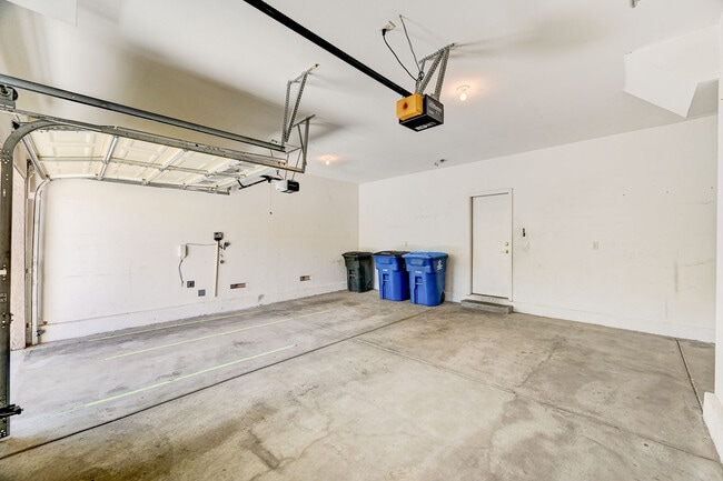 Building Photo - 11248 Newbury Hills Ave