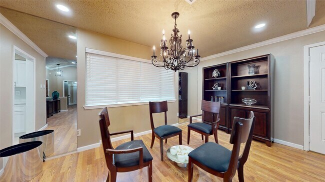 Building Photo - 1022 Manorglen Dr