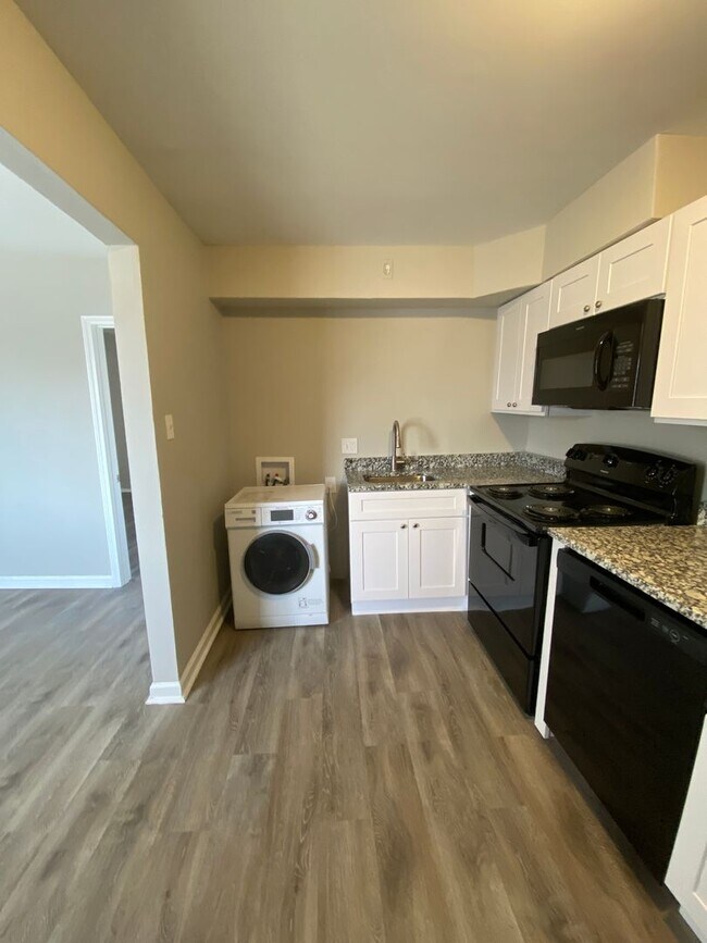 Building Photo - Spring Sale! Newly Renovated All Electric ...