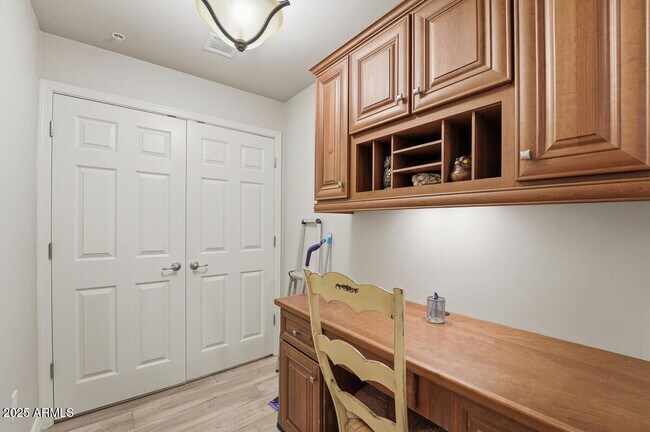 Building Photo - 5350 E Deer Valley Dr