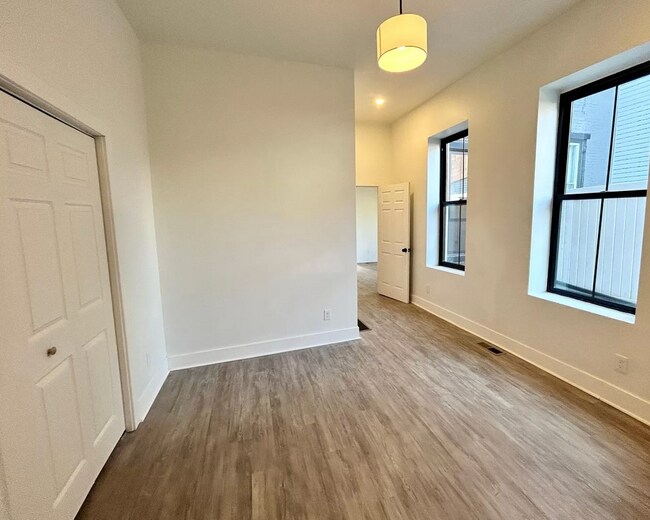 Building Photo - 2015 Forbes Ave