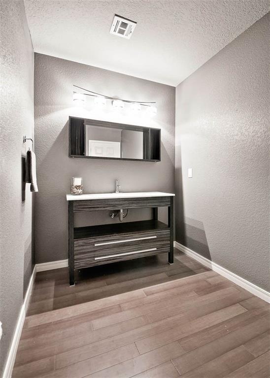 Building Photo - 7 S Prairie Dunes Dr