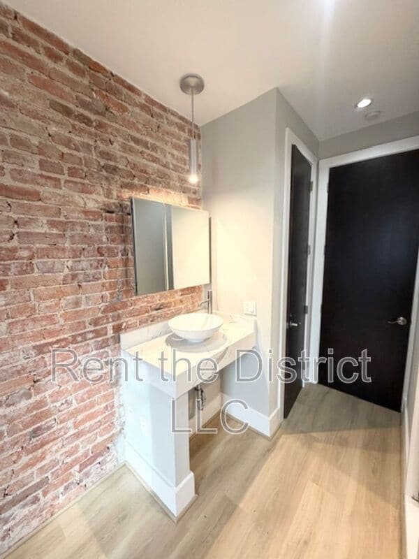 Building Photo - 1716 V St NW