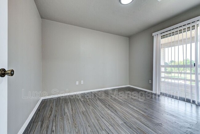 Building Photo - 2221 NW 117th St