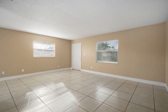 Building Photo - 5537-5539 10th Ave