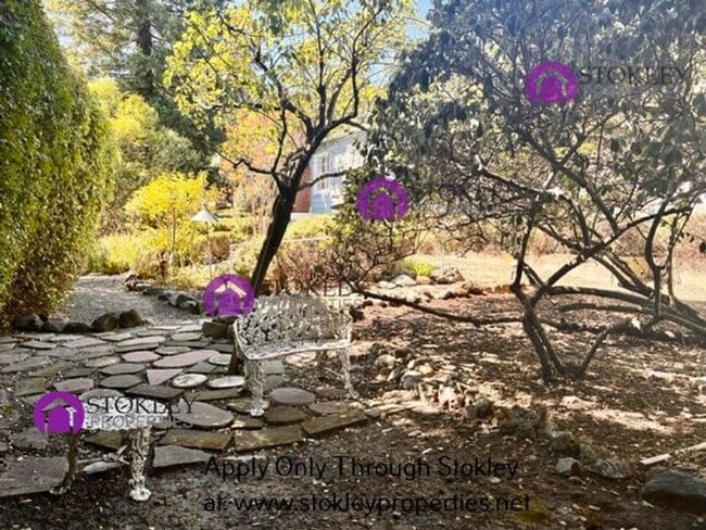 Building Photo - 2234 Oakvale Rd