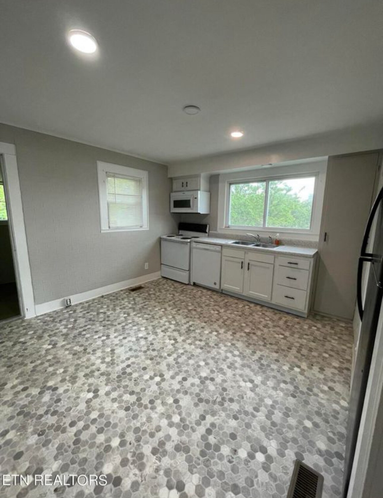 Building Photo - 2219 Atchley St