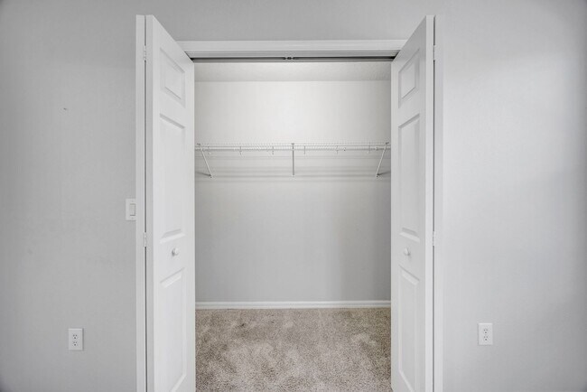 Building Photo - 3 Bedroom 2 Bathroom Townhouse