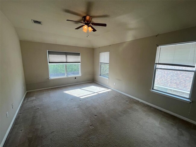 Building Photo - 221 Gainer Dr